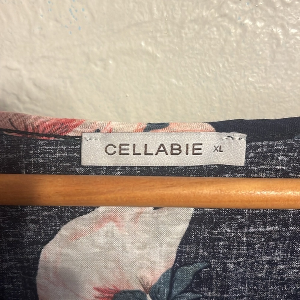 Cellabie Floral Feminine Pink and Blue Short Sleeve Blouse XL - Picture 3 of 6
